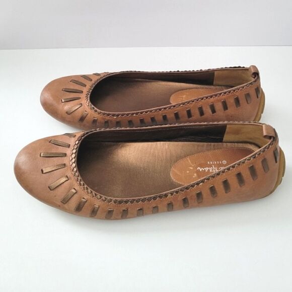 Cole Haan flats/ loafers Size 8 - Picture 3 of 14